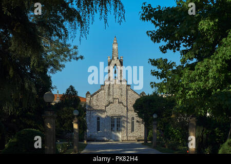 Kirche bedeckt mit Jakobsmuscheln auf der Insel La Toja, Pontevedra, Galizien, Spanien, Europa Stockfoto