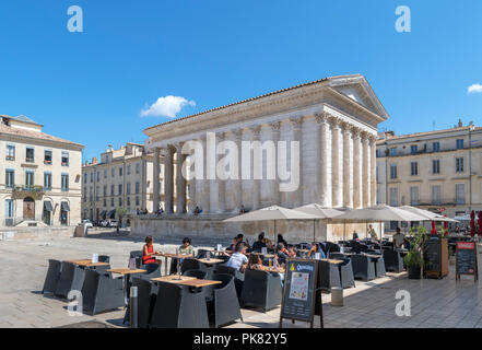 Restaurant Maison Carree, Place de la Maison Carree, Nimes, Languedoc, Frankreich Stockfoto