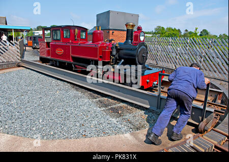 Die 15 Zoll Manometer Dampflok 'Mark Timothy' an Hoveton & Wroxham Station auf der Bure Valley Railway in Norfolk, Großbritannien Stockfoto