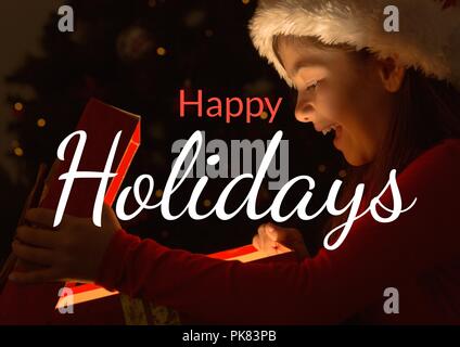 Happy Holidays Text mit Mädchen öffnen Geschenk Stockfoto