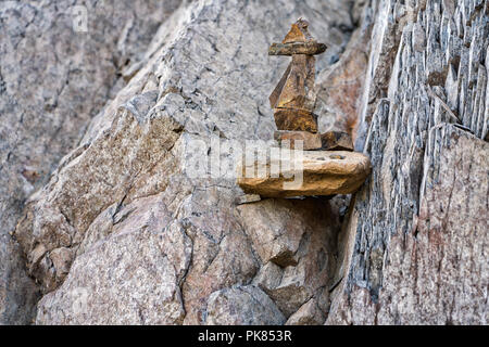 Am Edersee bei Niedrigwasser, Hessen, Deutschland, Europa Cairn Stockfoto