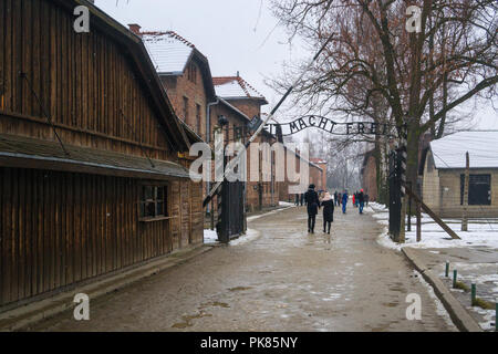 Auschwitz, Polen - 16. Februar 2018: Eintritt in das Konzentrationslager Auschwitz Birkenau Stockfoto