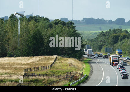 Die Hupe art Installation, die die Autobahn M8 mit Blick auf von seiner Lage in Polkemmet Country Park, West Lothian. Stockfoto