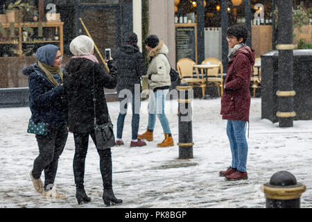 Sturm Emma, Cardiff, UK, März 2018 - diverse Szenen von den Schneefällen in Cardiff City Centre Stockfoto