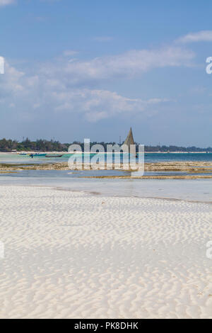 Ebbe in einem Galu Kinondo - Beach, Kenia Stockfoto