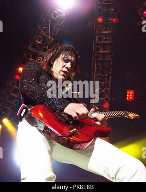 Jeff LaBar von Aschenputtel führt bei Lakewood Amphitheatre in Atlanta, Georgia am 26. Mai 2002. Quelle: Chris McKay/Mediapunch Stockfoto