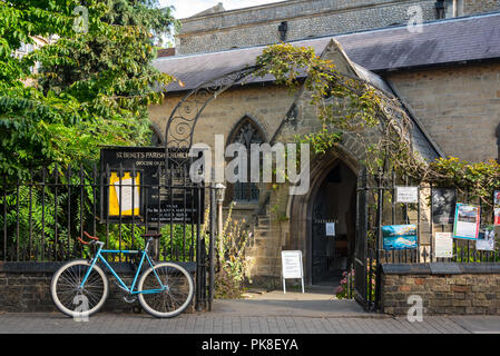 Eingang des Hl. Benet's Church Cambridge Stockfoto