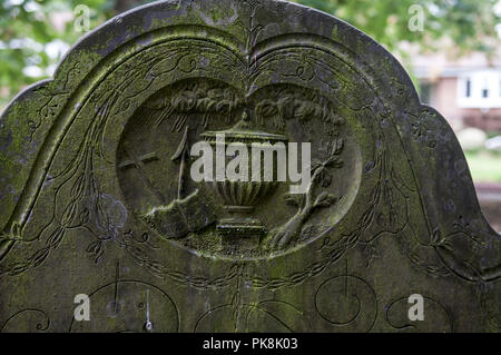 Schiefer Grabstein in Allerheiligen Friedhof, Seagrave, Leicestershire, England, Großbritannien Stockfoto