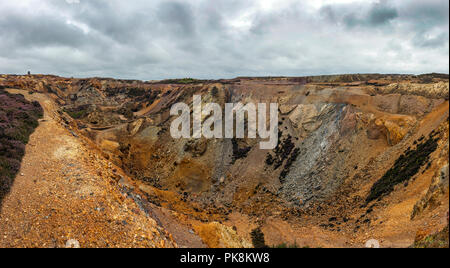 Parys Mountain Kupfermine in der Nähe von Holyhead auf der Insel Anglesey, Nordwales, Großbritannien Stockfoto