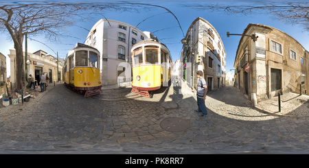 360 Grad Panorama Ansicht von Elektrische Straßenbahn in Alfama