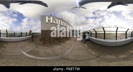 360 Grad Panorama Ansicht von Flughafen Hannover. Aussichtsterrasse.