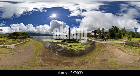 360 Grad Panorama Ansicht von Pura Bratan, major Shivaite & Wasser Tempel auf Bali