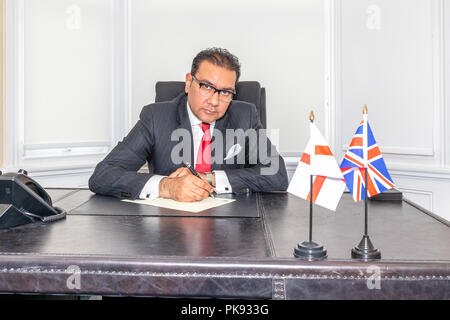 Mian Faisal Raschid ist ein britischer Politiker der Labour Party. Er ist Mitglied des Parlaments (MP) für Warrington Südlich Stockfoto