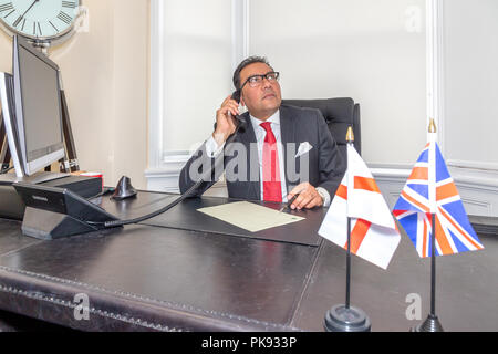 Mian Faisal Raschid ist ein britischer Politiker der Labour Party. Er ist Mitglied des Parlaments (MP) für Warrington Südlich Stockfoto