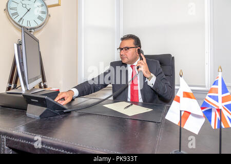 Mian Faisal Raschid ist ein britischer Politiker der Labour Party. Er ist Mitglied des Parlaments (MP) für Warrington Südlich Stockfoto