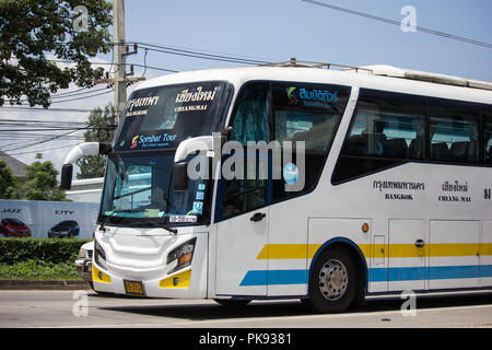 Chiangmai, Thailand - 11. September 2018: Scania 15 M-Bus der Firma Sombattour. Route Bangkok und Chiang Mai. Foto an der Straße Nr. 121 Chiangmai, thail Stockfoto