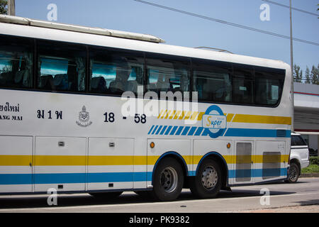 Chiangmai, Thailand - 11. September 2018: Scania 15 M-Bus der Firma Sombattour. Route Bangkok und Chiang Mai. Foto an der Straße Nr. 121 Chiangmai, thail Stockfoto