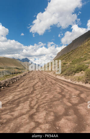 Cajon del Maipo. Maipo Canyon. Straße, verläuft durch das Cajon del Maipo in der Provinz von Chile, Chile Stockfoto