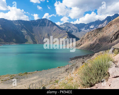 Berge und Gipfel Landschaft. See von jao. Cajon del Maipo. Santiago de Chile Stockfoto