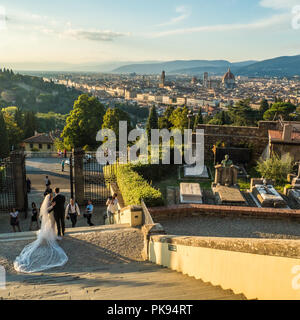 Blick von der Basilika San Miniato al Monte über Florenz als Hochzeit findet, Toskana, Italien. Stockfoto