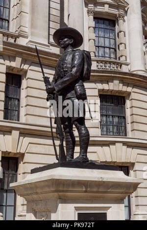 Die gurkha Soldaten Statue außerhalb des Bundesministeriums der Verteidigung, Westminster, London England United Kingdom UK Stockfoto