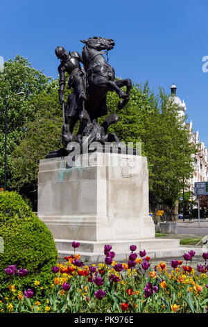 St. George und die Drachenstatue in London, England, Vereinigtes Königreich, Vereinigtes Königreich Stockfoto