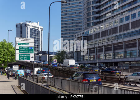 Der Verkehr auf der Marylebone Hochstraße 40, London England United Kingdom UK Stockfoto