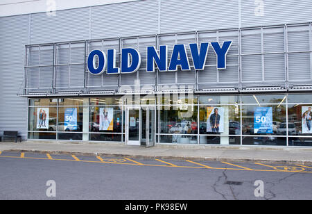MONTREAL, KANADA - 28. August 2018: Old Navy Boutique in Montreal. Old Navy ist eine US-amerikanische Kleidung und Accessoires Handelsunternehmen im Besitz von Amerika Stockfoto