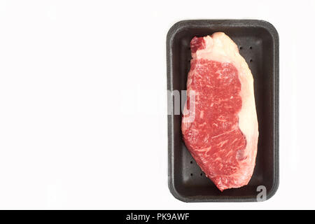 Rohen Steak im Paket. Auf weissem Hintergrund. Stockfoto