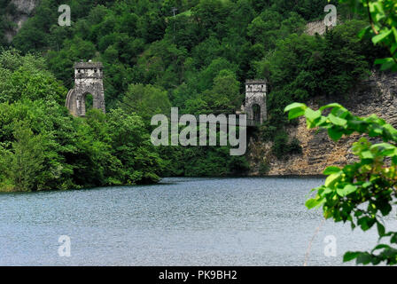 Arsiè, Venetien, Italien, corlo See. Die Ponte della Vittoria Stockfoto