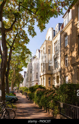 Häuser am Eichendorff Straße im Stadtteil Ehrenfeld, Köln, Deutschland. In der Eichendorffstrasse Haeuer im Stadtteil Ehrenfeld, Koeln, English Stockfoto