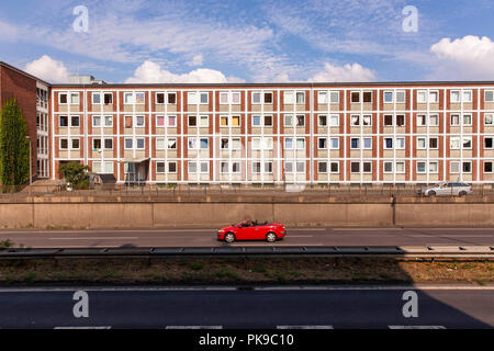 Flüchtlingslager an der Herkules Straße im Stadtteil Neu-Ehrenfeld, Köln, Deutschland. Fluechtlingsheim eine der Herkulesstrasse im Stadtteil Neu-Ehrenf Stockfoto