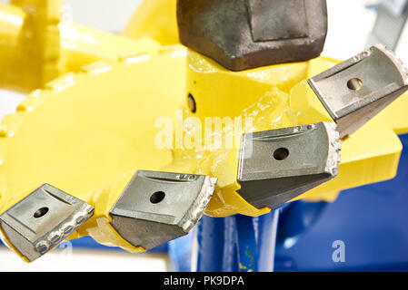 Schnecke mit Bohrmaschine und Flachmeißeln closeup Stockfoto