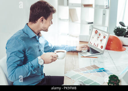 Fröhlichen designer Ausgaben Pause mit Genuss Stockfoto