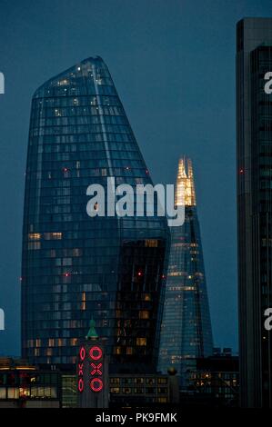 Der Shard und einen schwarzen Brüder in der Nacht Stockfoto