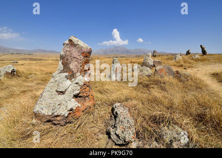 Armenien, alten Observatorium namens Zorats Karer oder Karahunj in der Nähe von sisian Stadt, Armenische Stonehenge. Prähistorische archäologische Megalithen Stockfoto