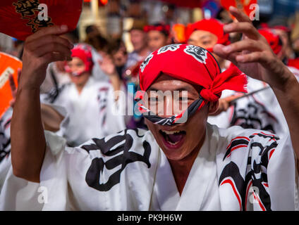 Japanischen Tänzer während der koenji Awaodori dance Summer Street Festival, Region Kanto, Tokio, Japan Stockfoto