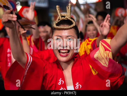 Japanische Frauen während der koenji Awaodori dance Summer Street Festival, Region Kanto, Tokio, Japan Stockfoto