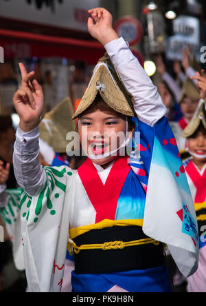 Japanische Mädchen mit Strohhut während der koenji Awaodori dance Summer Street Festival, Region Kanto, Tokio, Japan Stockfoto