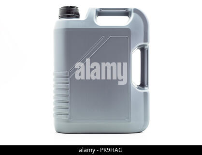 Grau, Kunststoff Motor Öl Behälter mit einem Fassungsvermögen von 5 Liter. Auf einem weißen Hintergrund mit einen Freistellungspfad isoliert. Stockfoto