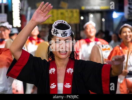 Japanische Frauen während der koenji Awaodori dance Summer Street Festival, Region Kanto, Tokio, Japan Stockfoto