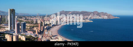 Skyline Panorama von dem Stadtzentrum von Benidorm, Alicante, Spanien. Stockfoto