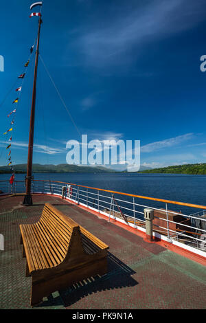 Blick von der Magd des Loch in Balloch, Loch Lomond, mit blauem Himmel Stockfoto