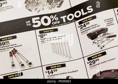 Hardware Store wöchentliche Mailer ad Übersicht Verkauf auf Extras - USA Stockfoto