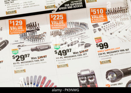 Wöchentliche mailer Werbung von Home Depot (Baumarkt) - USA Stockfoto