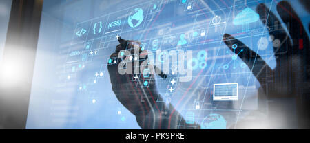 Software Entwickler arbeiten mit Augmented Reality dashboard Computer Icons von Scrum agile Entwicklung und code Gabel und Versionierung mit reaktionsschnellen Stockfoto