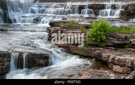 Zeit runden das Bild einer malerischen Wasserfällen Stockfoto