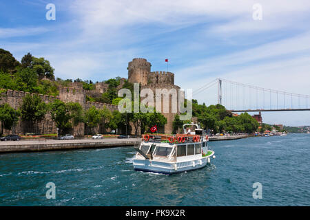 Rumeli Burg und Brücke über den Bosporus, das Goldene Horn, Istanbul, Türkei Stockfoto