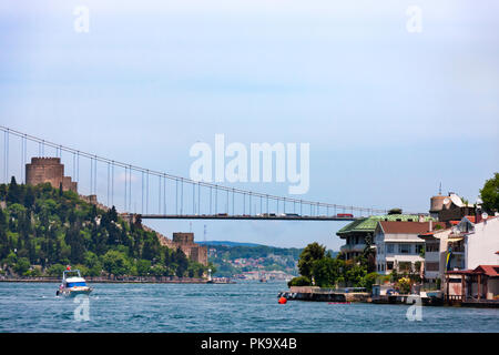 Rumeli Burg und Brücke über den Bosporus, das Goldene Horn, Istanbul, Türkei Stockfoto