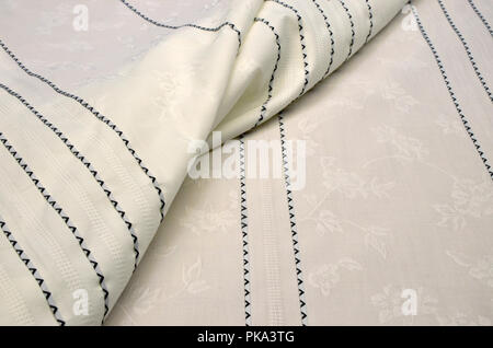 Baumwollgewebe, Jacquard mit floralen Ornament und eine schwarze und weiße Streifen Stockfoto
